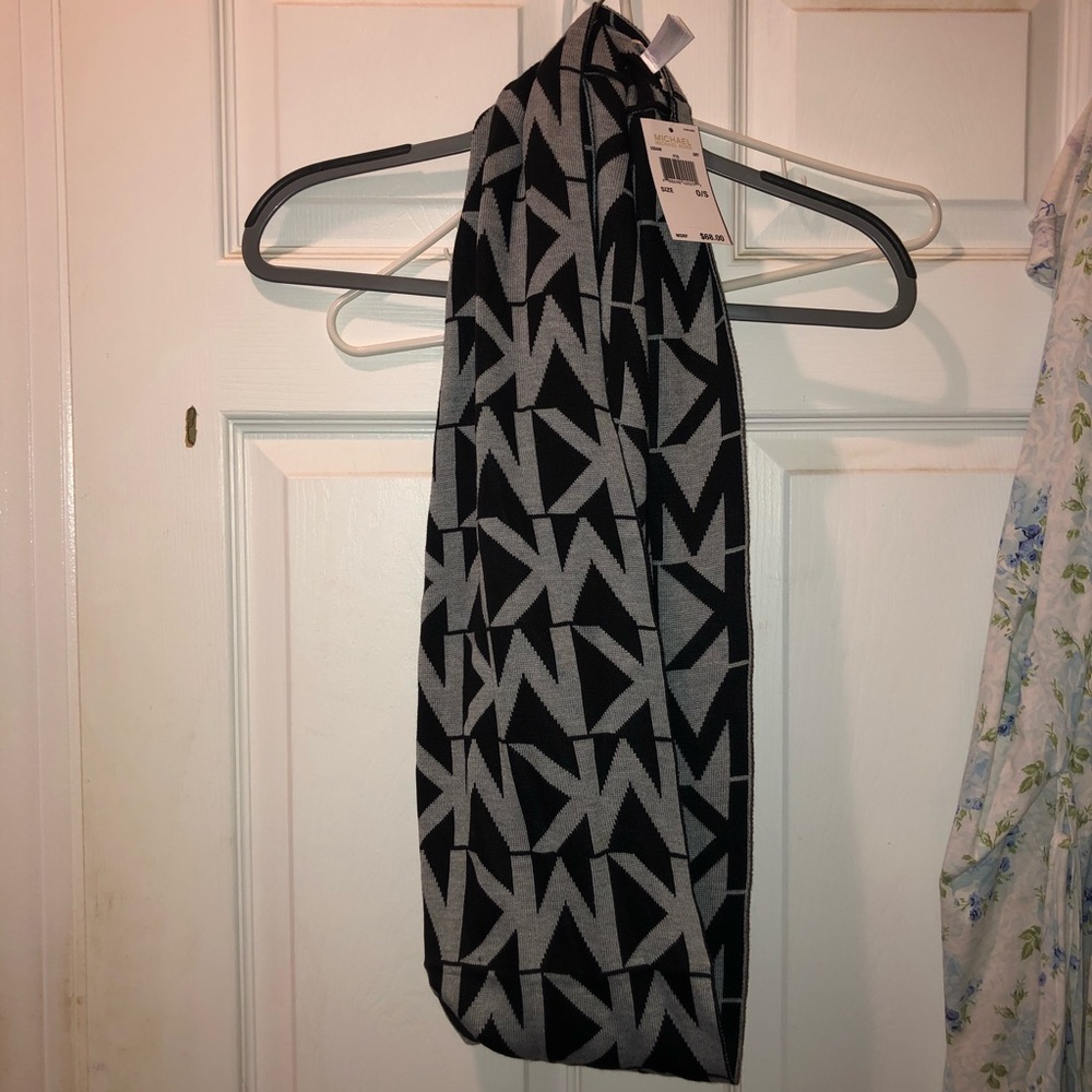 MK scarf